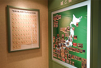 「日本の城」風景印コレクション(83局)の展示の写真